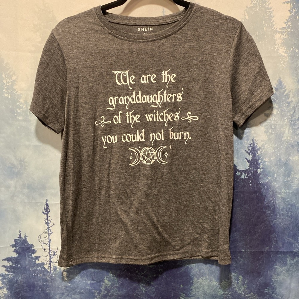 Women's "We Are the Granddaughters of the Witches You Could Not Burn" T-shirt‎ M